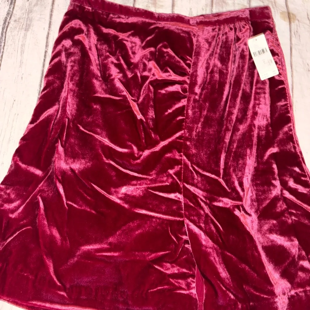 Anthropologie Monte velvet burgandy miniskirt 6 and 8